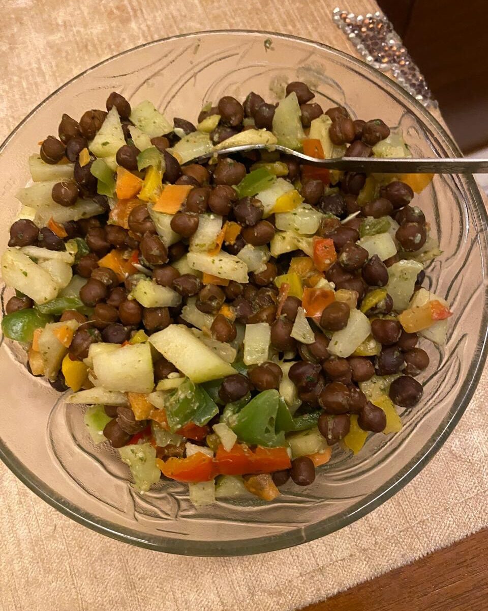 Instagram post from nutritionistnavnee. This post is in position 6.